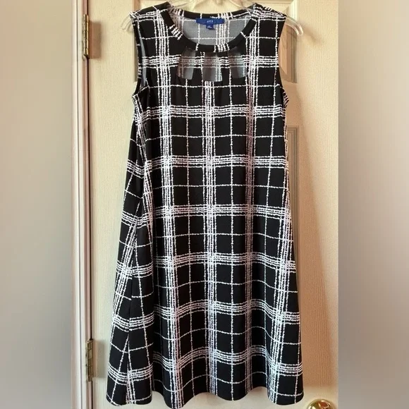 Apt 9 Windowpane Dress Black and White with Cutouts at Neck and Pockets. Sz XS - Picture 1 of 7